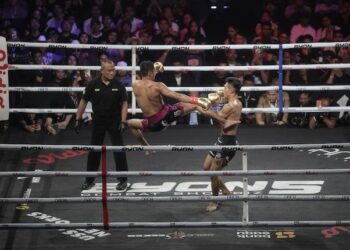 Aziz Calim Kalahkan KKAjhe di Byon Combat Showbiz 5