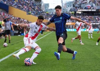 Barcelona Incar Bastoni untuk Proyek Besar 2026